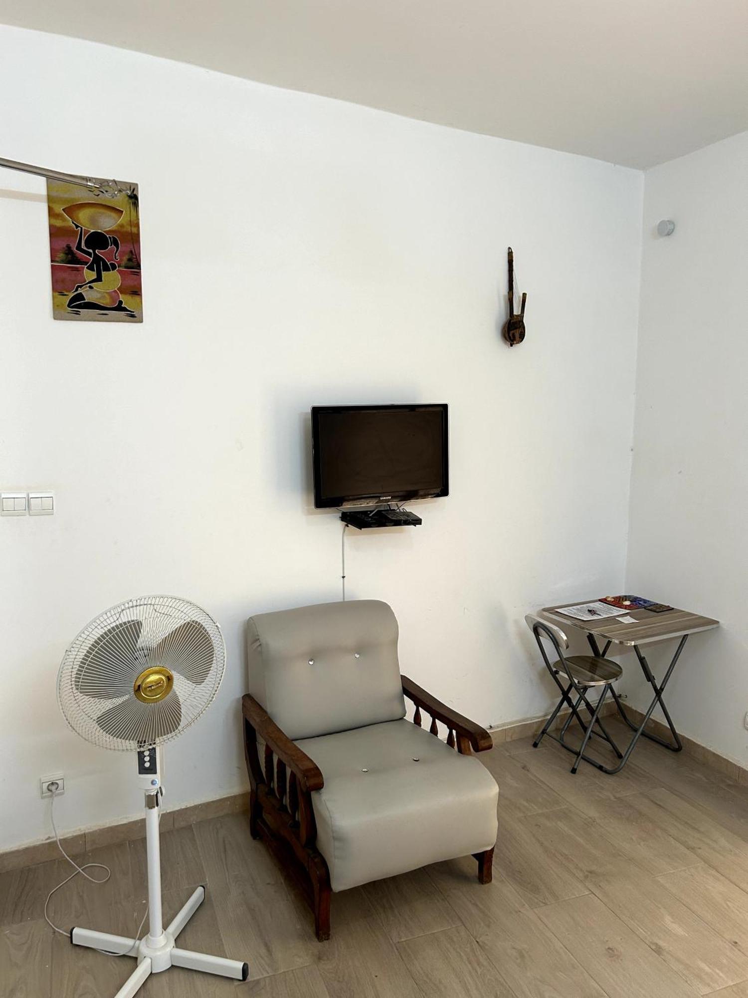 Chambre Spacieuse Avec Balcon - Salle De Bain Exterieure Privee & Breakfast แซ็ง-ลุย ภายนอก รูปภาพ