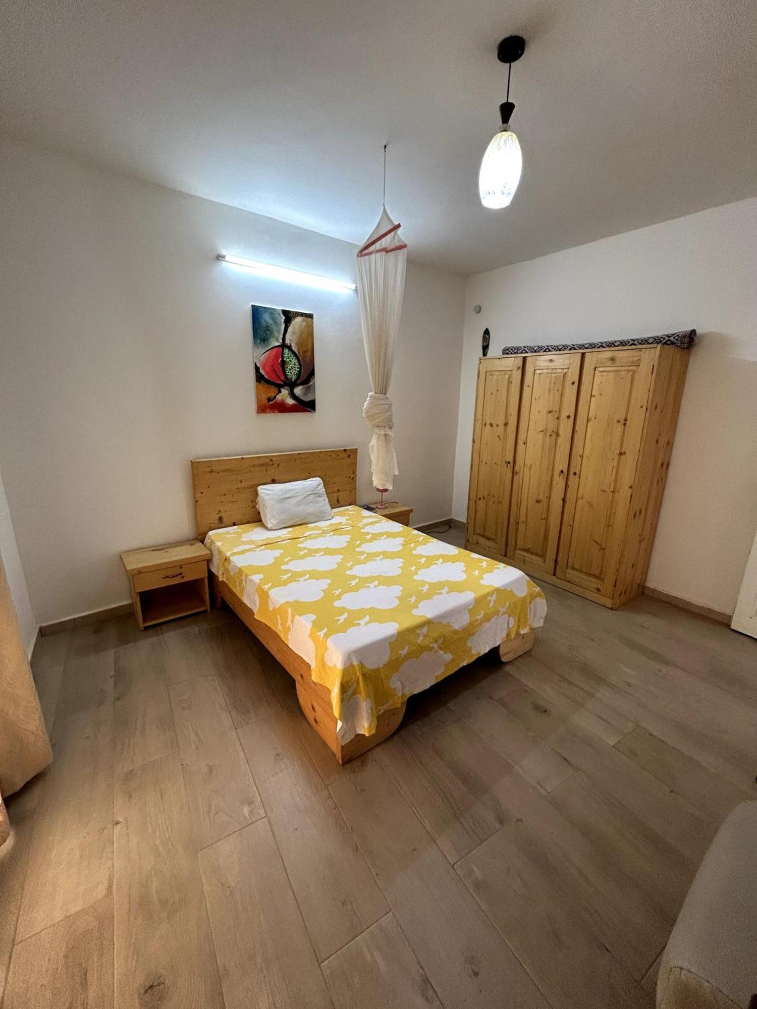 Chambre Spacieuse Avec Balcon - Salle De Bain Exterieure Privee & Breakfast แซ็ง-ลุย ภายนอก รูปภาพ