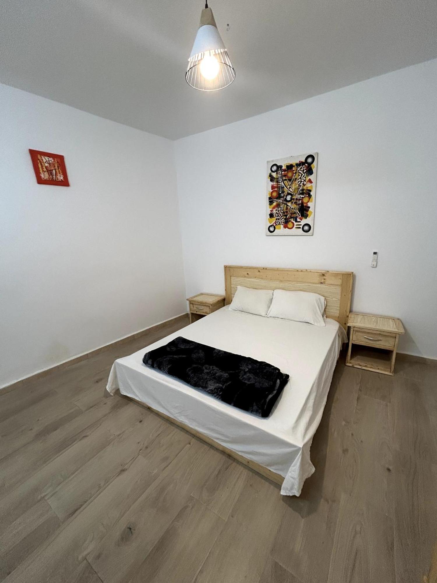 Chambre Spacieuse Avec Balcon - Salle De Bain Exterieure Privee & Breakfast แซ็ง-ลุย ภายนอก รูปภาพ