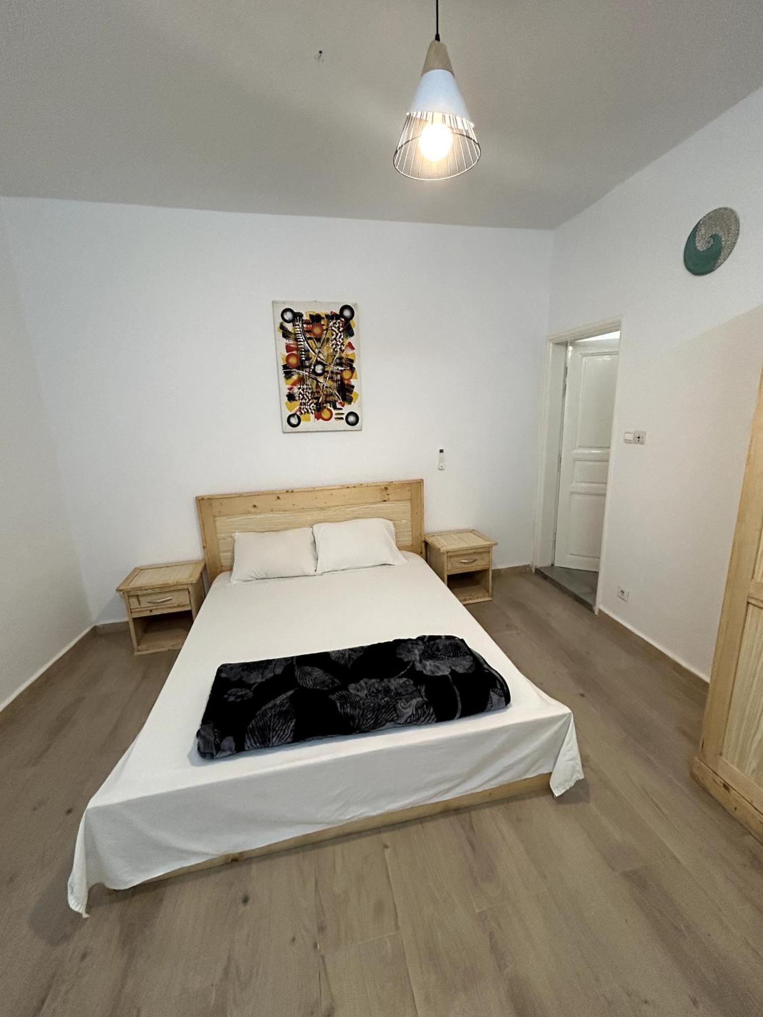 Chambre Spacieuse Avec Balcon - Salle De Bain Exterieure Privee & Breakfast แซ็ง-ลุย ภายนอก รูปภาพ